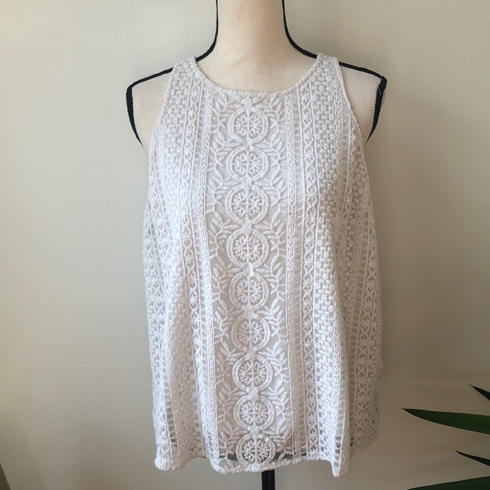 Old Navy White Top SO CUTE
